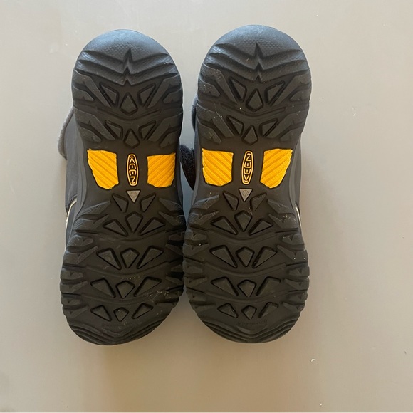 KEEN Kootenay mid height insulated/waterproof boots. Unisex size 2 - Picture 3 of 5